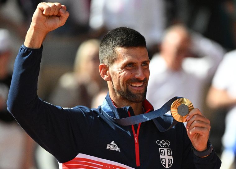 Tras cinco intentos, Djokovic por fin pudo colgarse la medalla dorada en unos Juegos Olímpicos. Foto: EFE