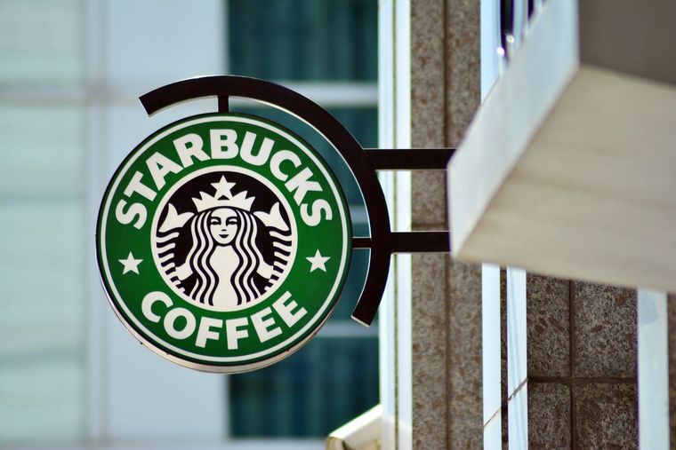 La empresa Starbucks y el sindicato siguen sin poder acordar un nuevo piso salarial. Foto: Archivo MDZ