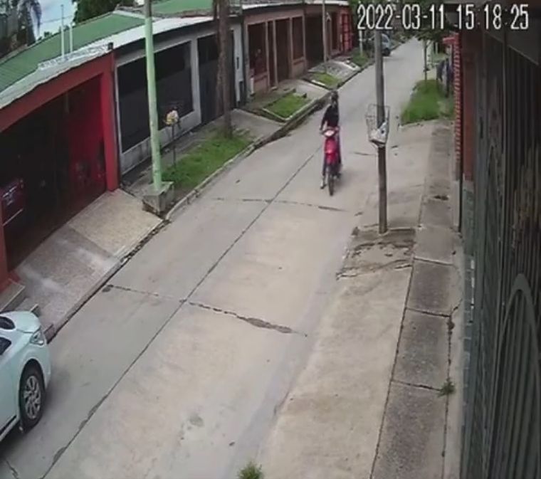 Los delincuentes se percataron de que el joven era no vidente, pero no les importó