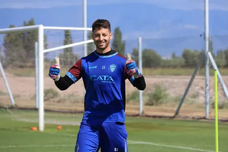 Roberto Ramírez, crece desde el arco. Roberto Ramírez, crece desde el arco.