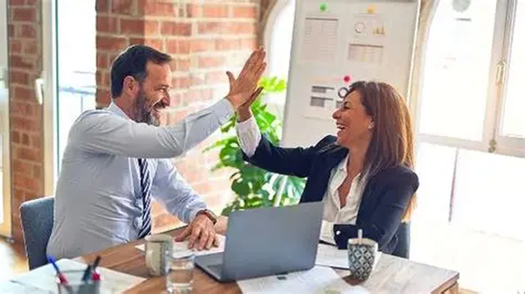 Los usuarios deben poder comparar productos sin letra chica, sin trampas y con información clara sobre costos, plazos y condiciones.