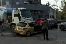 videos: la repudiable actitud de un camionero descontrolado en moreno