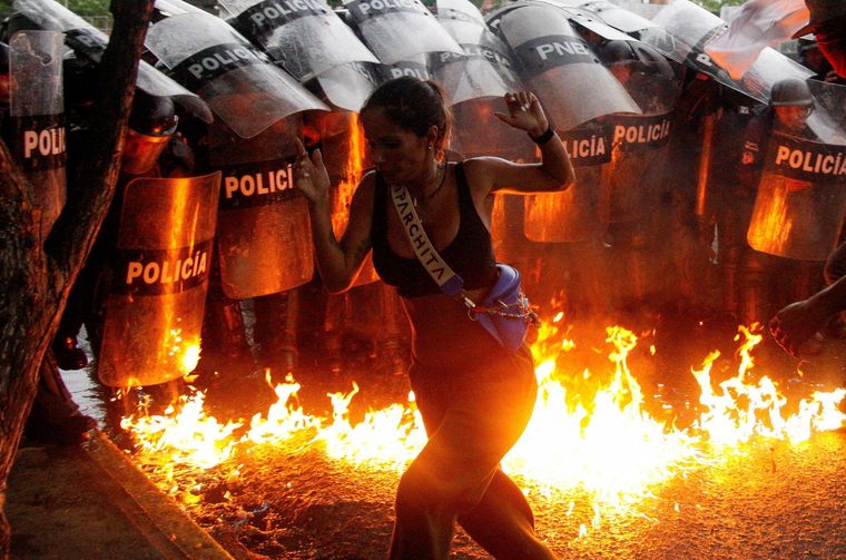 Una protesta en Venezuela en julio de 2024, después de que el Consejo Nacional Electoral proclamara a Nicolás Maduro ganador en las elecciones sin mostrar las actas.