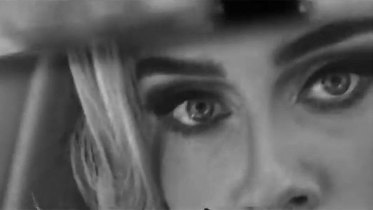 Foto: @ADELE. Adele en el video de Easy On Me.