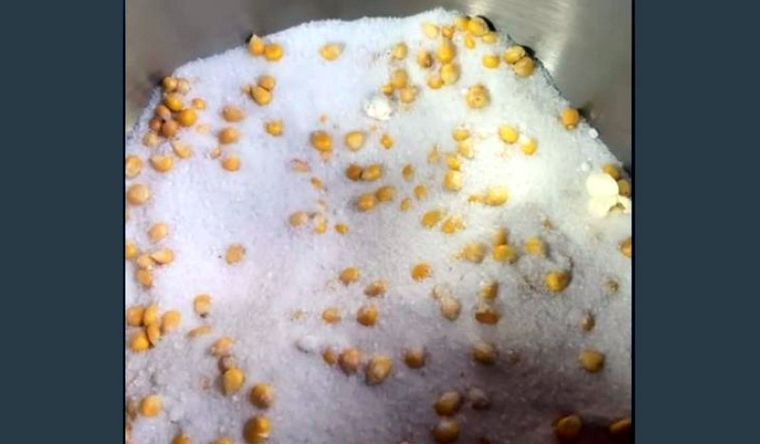 Es posible freír alimentos en sal. Foto: TikTok.