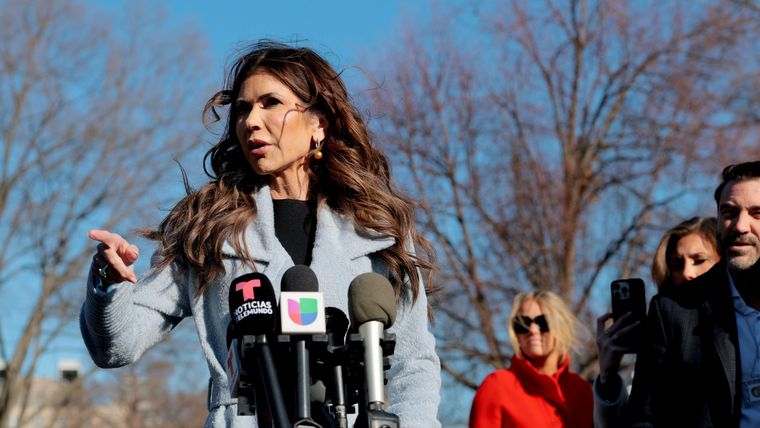 La secretaria de Seguridad, Kristi Noem, reiteró este jueves que Trump tiene el poder para invocar la Ley de Insurrección.