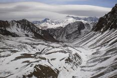 Dos turistas australianos activaron una alerta de geolocalización en el Portillo de Piuquenes y equipos de alta montaña trabajan para encontrarlos. Dos turistas australianos activaron una alerta de geolocalización en el Portillo de Piuquenes y equipos de alta montaña trabajan para encontrarlos.