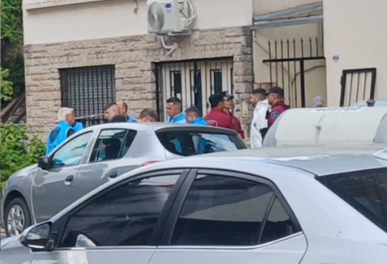 La Policía fue alertada por uno de los vecinos, ya que hacía varios días no tenía contacto con ninguna de ellas.