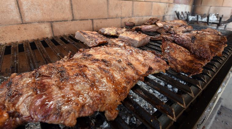 Deja la parrilla de la mejor manera para tus comidas. Foto: ALF PONCE MERCADO / MDZ