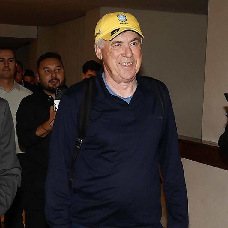 Ancelotti continuará al frente la Selección de Brasil por 4 años más. Ancelotti continuará al frente la Selección de Brasil por 4 años más.
