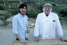Julián Arroyo junto a Francis Mallmann. ¡Mirá la galería de fotos al final de la nota! Foto: Gentileza