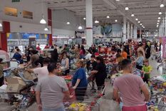 Tras la suba de combustibles, en varios supermercados y mayoristas se observaron largas filas y changuitos llenos Foto: gentileza @lcirico