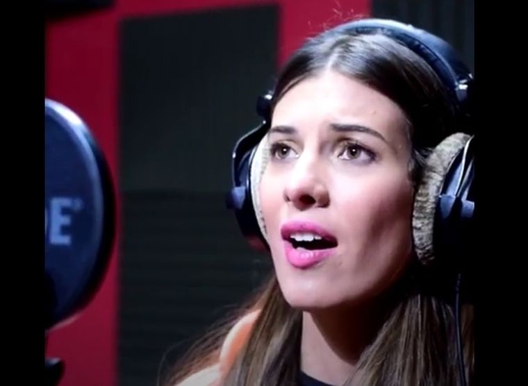 La Reina de la Vendimia, Mayra Tous, cantó Salve Argentina junto a músicos y alumnos de Tupungato