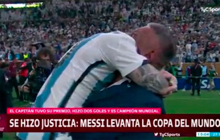 El emocionante abrazo entre Messi y Chiqui Tapia.