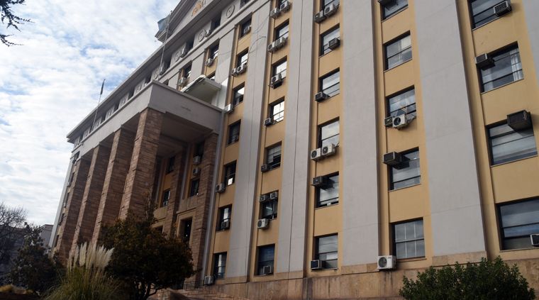 El aguinaldo se paga atrasado por los problemas financieros. Foto: ALF PONCE MERCADO / MDZ