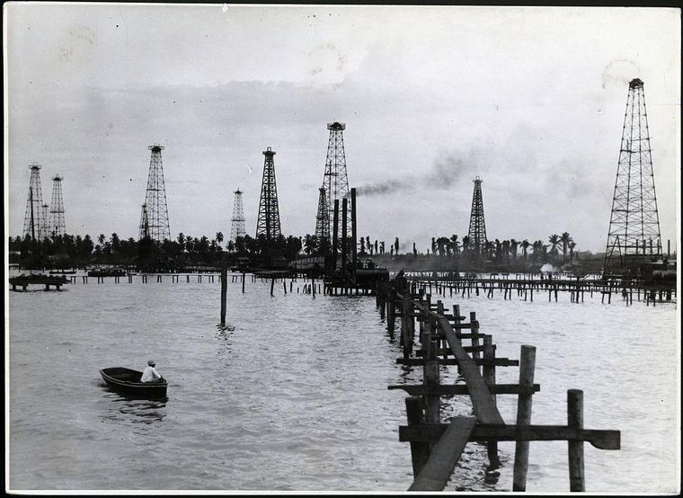 El Lago de Maracaibo se llenó de pozos de compañías de Estados Unidos en la década de 1920.
