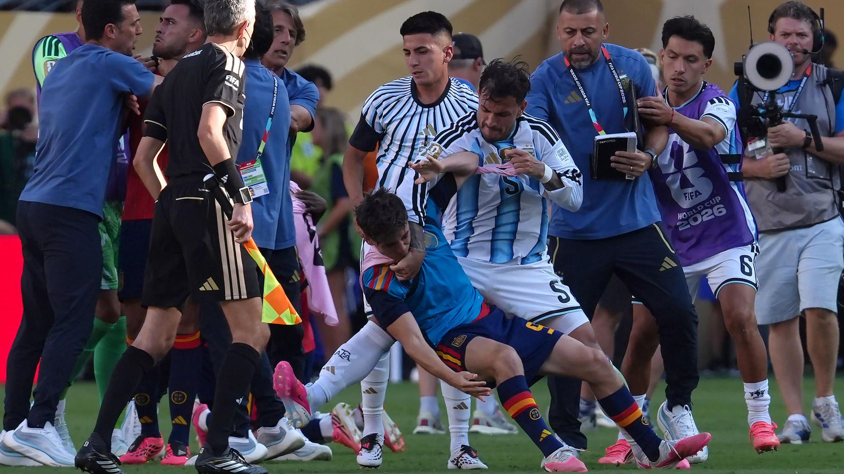 La Selección argentina recibió fuerte sanciones por parte de la FIFA.