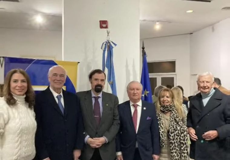 Autoridades del Club Europeo.