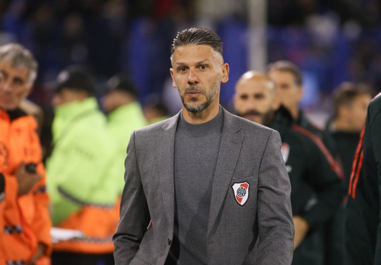 Demichelis piensa en agregar a un joven DT a su cuerpo técnico. Foto: NA