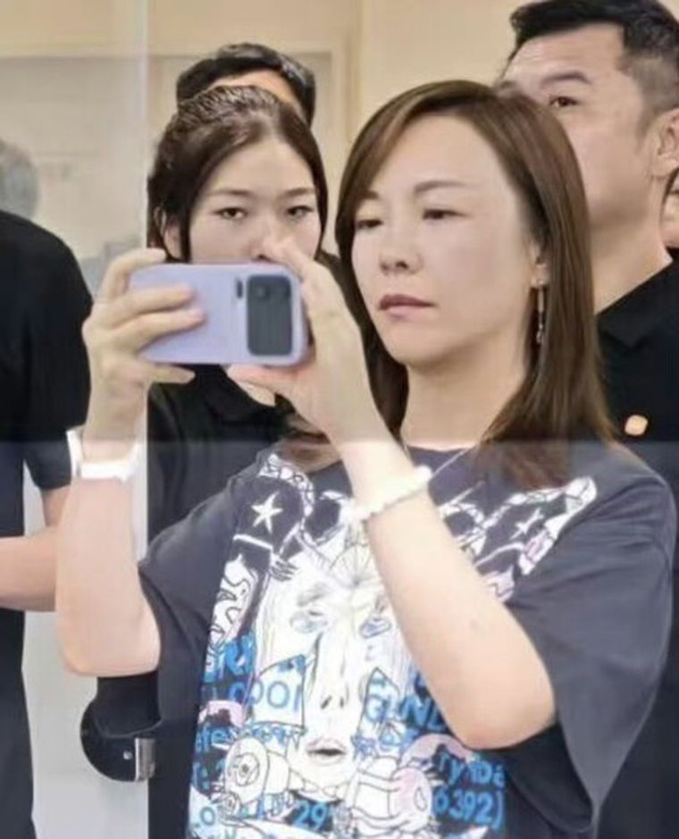 Filtraciones apuntan a que el Xiaomi 16 Pro Max integrará una pantalla trasera junto al módulo de triple cámara. Filtraciones apuntan a que el Xiaomi 16 Pro Max integrará una pantalla trasera junto al módulo de triple cámara.