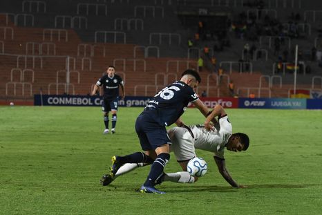 las mejores fotos del debut internacional de independiente rivadavia ante bolivar las mejores fotos del debut internacional de independiente rivadavia ante bolivar