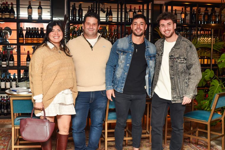 Mariana Duarte, Gabriel Quiroga, Alejandro Cabrea y Martín Benelbaz. Mariana Duarte, Gabriel Quiroga, Alejandro Cabrea y Martín Benelbaz.