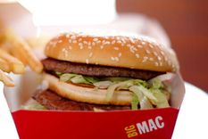 indice big mac: a cuanto deberia estar el dolar en argentina