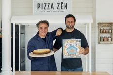 Durante el último Mundial surgió la idea de ofrecer una pizza al molde, bien argentina, lista en el freezer, una solución práctica para acompañar los partidos sin resignar calidad ni sabor.