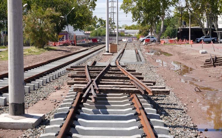 Obras del Metrotranvía y Tren de Cercanías en Mendoza.