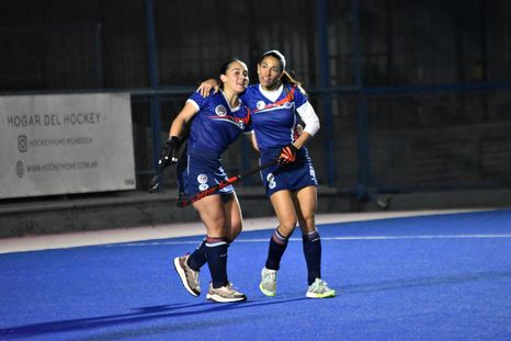 La fase regular del Apertura de hockey sobre césped femenino llegó a su cierre. Se vienen los playoffs y los cruces para mantener la categoría. La fase regular del Apertura de hockey sobre césped femenino llegó a su cierre. Se vienen los playoffs y los cruces para mantener la categoría.
