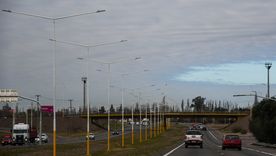 El nuevo puente de la calle Aristóbulo del Valle atravesará el Acceso Sur en dirección Este a Oeste. El nuevo puente de la calle Aristóbulo del Valle atravesará el Acceso Sur en dirección Este a Oeste.
