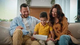 Resulta innegable que la familia es la escala humana donde el amor incondicional se materializa. Resulta innegable que la familia es la escala humana donde el amor incondicional se materializa.