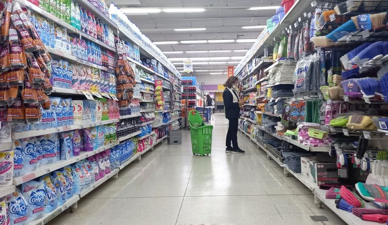 Consumidores preocupados por la inflación, temen no llegar a fin de mes. Foto: Archivo MDZ