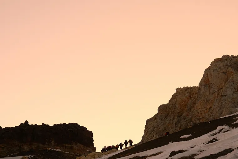El atardecer en el Aconcagua. El atardecer en el Aconcagua.
