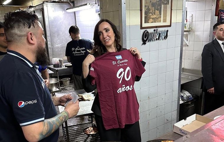 Victoria Villarruel en El Cuartito. Foto: X: @capiVillarruel