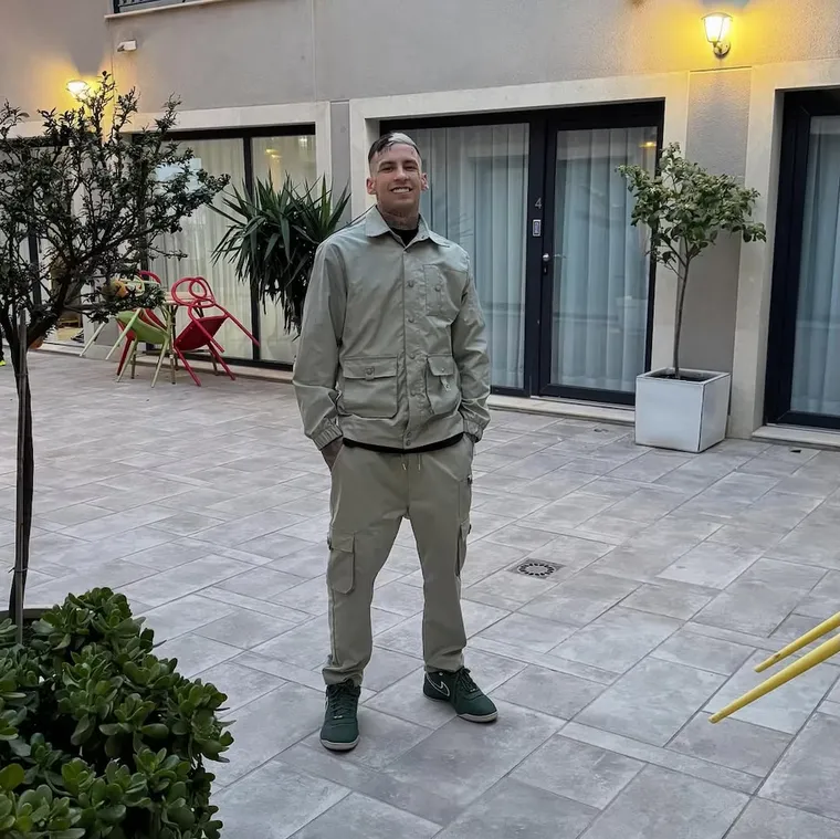 Así fue la transformación estilística del cantante de cumbia 420 en sus viajes. Así fue la transformación estilística del cantante de cumbia 420 en sus viajes.