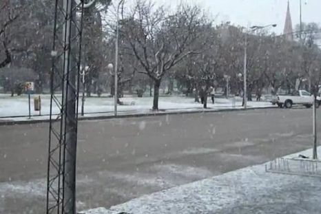 impresionantes imagenes: asi caia la nieve en un sector de la provincia de buenos aires impresionantes imagenes: asi caia la nieve en un sector de la provincia de buenos aires