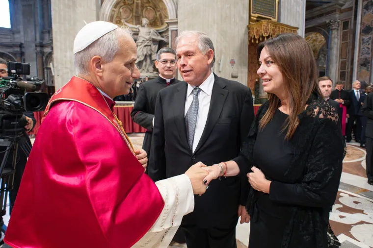 Sandra Pettovello con el Papa León XIV.