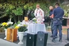 la policia quiso parar una comunion y el cura cito a axel kicillof