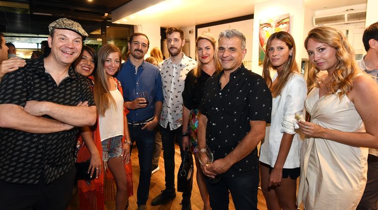 Fede Croce, Luz Faur, Felicitas Oyhenart, Mariano Bustos, Nicolás Attias, Muriel Del Barco, Juan Carlos Albornoz, Juanita Casá y Eugenia Paolantonio.