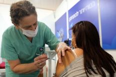 La vacunación contra el coronavirus solo ha empezado en algunos países y no todos van al mismo ritmo.