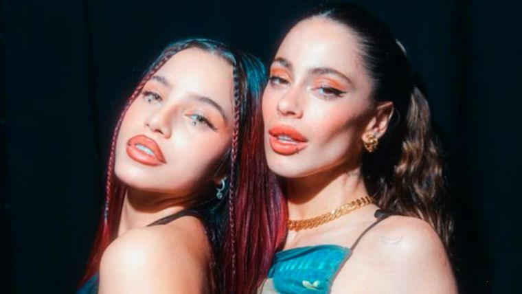 El gesto en Instagram se volvió viral en minutos, dividiendo a los fanáticos de las cantantes. El gesto en Instagram se volvió viral en minutos, dividiendo a los fanáticos de las cantantes.