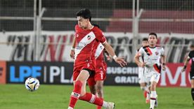 Luciano Arnijas, marcador central del Deportivo Maipú, sale jugando desde el fondo. Luciano Arnijas, marcador central del Deportivo Maipú, sale jugando desde el fondo.
