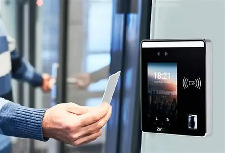 Existe una creencia extendida de que toda la información digital queda almacenada indefinidamente. Existe una creencia extendida de que toda la información digital queda almacenada indefinidamente.