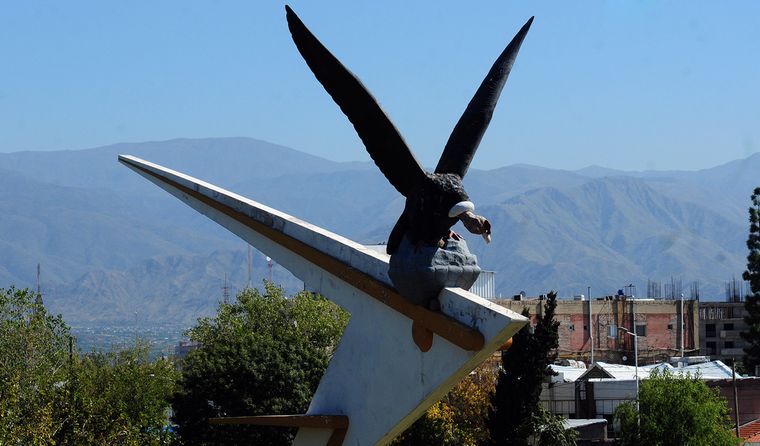 Según el pronóstico, el viernes en Mendoza estará marcado por el ascenso de la temperatura y por vientos que rotarán al sur. Según el pronóstico, el viernes en Mendoza estará marcado por el ascenso de la temperatura y por vientos que rotarán al sur.