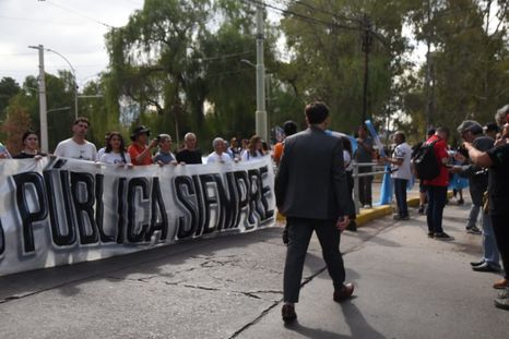 El Consejo Interuniversitario Nacional (CIN) llamó este martes a la reapertura urgente de paritarias. El Consejo Interuniversitario Nacional (CIN) llamó este martes a la reapertura urgente de paritarias.