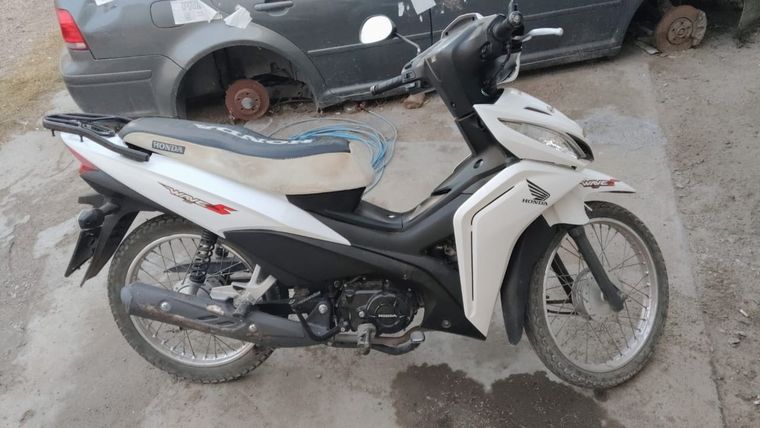 La motocicleta en donde circulaba el sospechoso fue secuestrada tras confirmarse que presentaba irregularidades y un pedido de secuestro vigente.