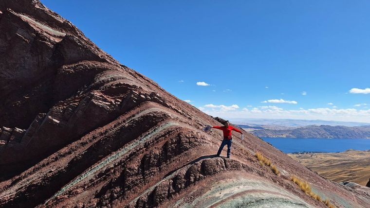 Pallay Punchu no mucho más de una nueva Montaña Arcoíris en los Alpes peruanos.