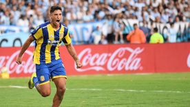 Alejo Véliz está a préstamo, suma goles, pero su continuidad en Rosario Central aparece en duda.