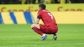 El dolor de Lewandowski tras la derrota 3-2 ante Suecia que dejó a Polonia sin Mundial. El dolor de Lewandowski tras la derrota 3-2 ante Suecia que dejó a Polonia sin Mundial.